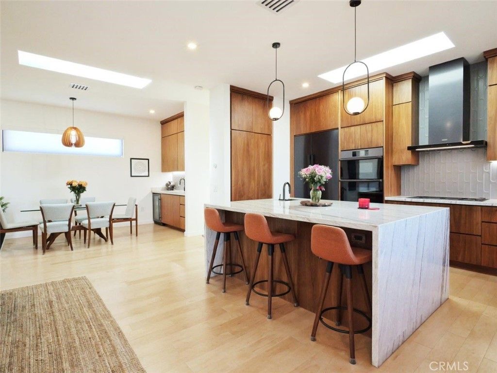 Image 17 of property listing at 4756 Keniston Avenue, Los Angeles, CA 90043