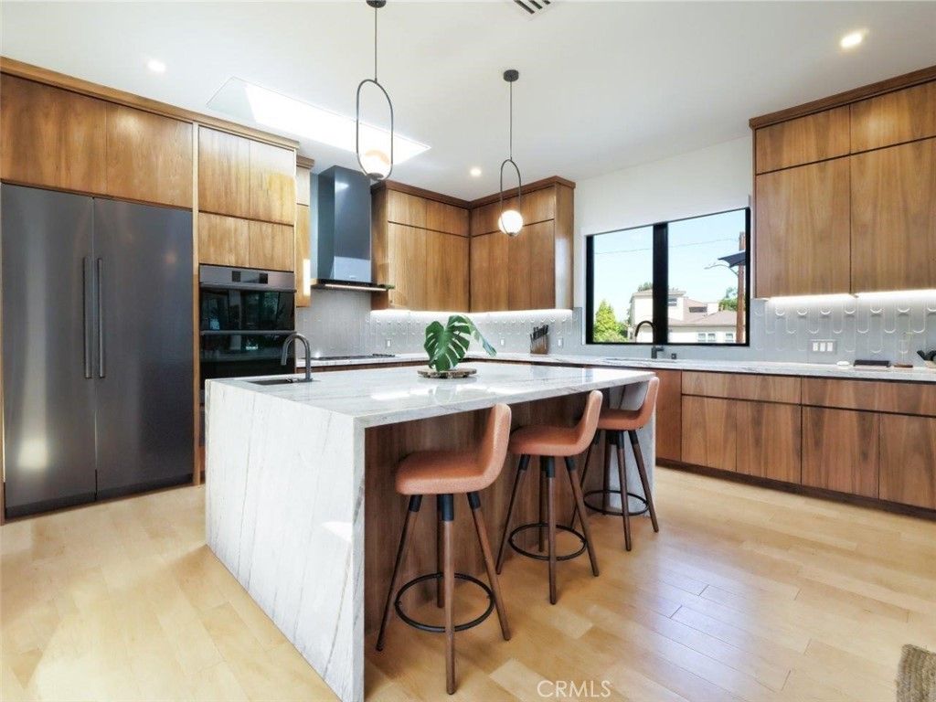 Image 18 of property listing at 4756 Keniston Avenue, Los Angeles, CA 90043