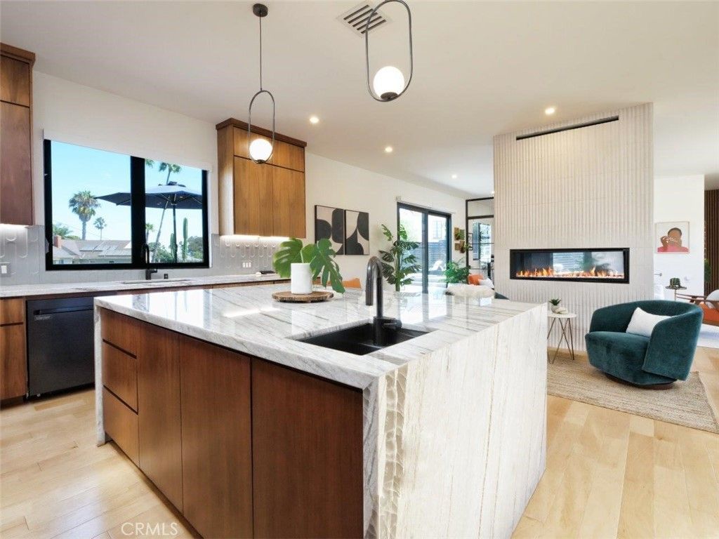 Image 20 of property listing at 4756 Keniston Avenue, Los Angeles, CA 90043