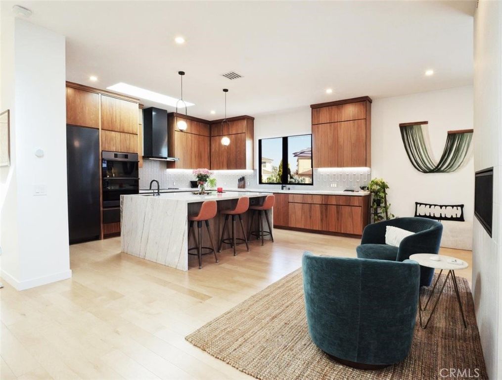 Image 21 of property listing at 4756 Keniston Avenue, Los Angeles, CA 90043