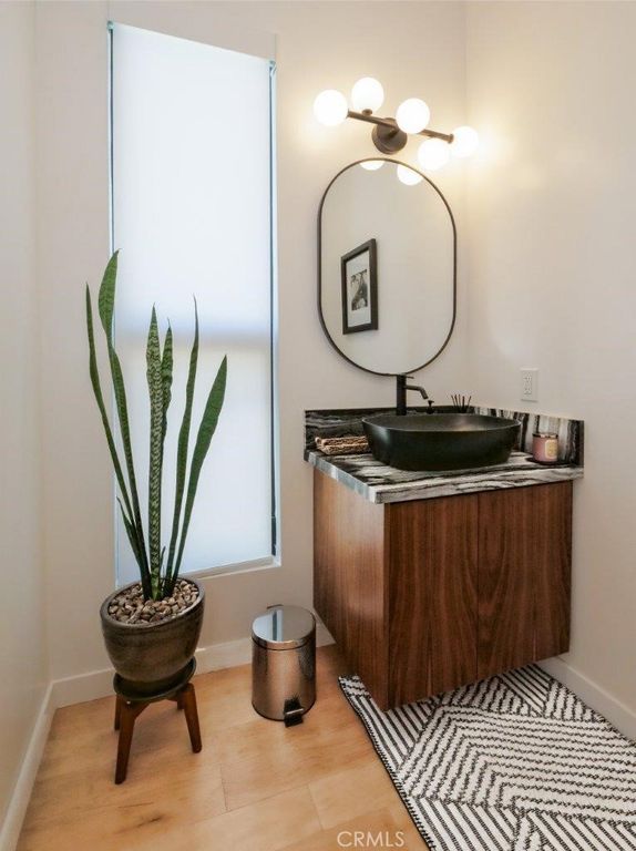 Image 23 of property listing at 4756 Keniston Avenue, Los Angeles, CA 90043