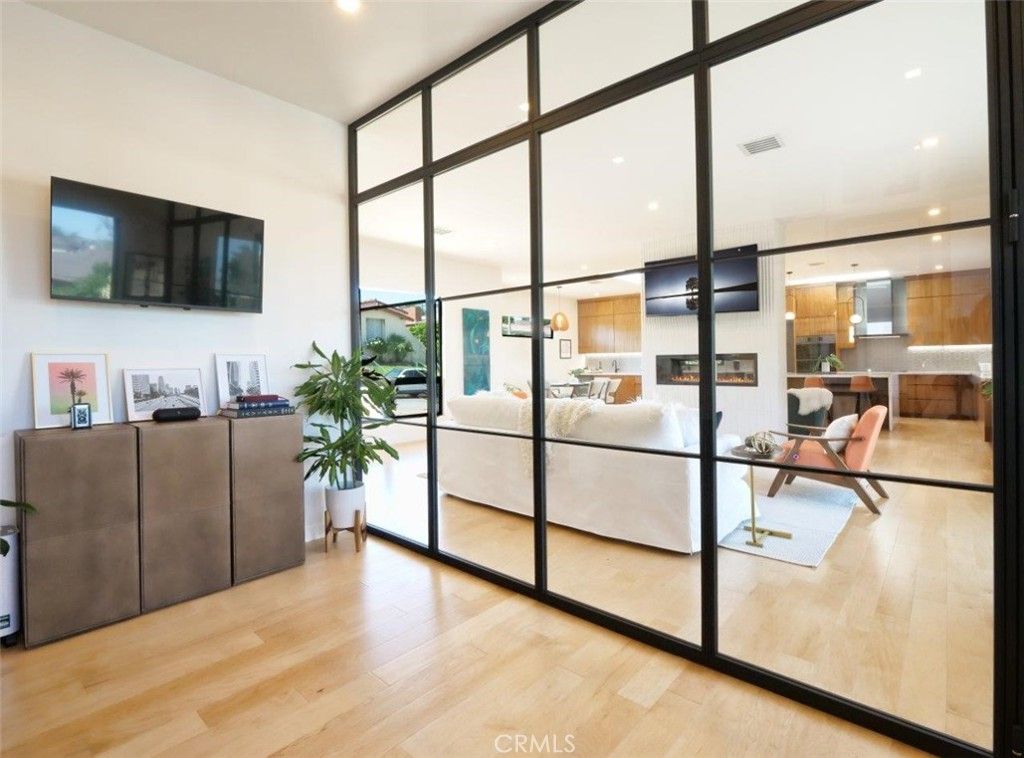 Image 24 of property listing at 4756 Keniston Avenue, Los Angeles, CA 90043