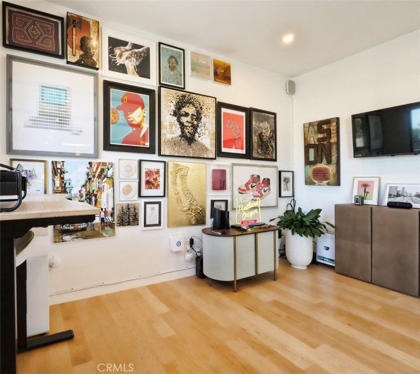 Image 25 of property listing at 4756 Keniston Avenue, Los Angeles, CA 90043