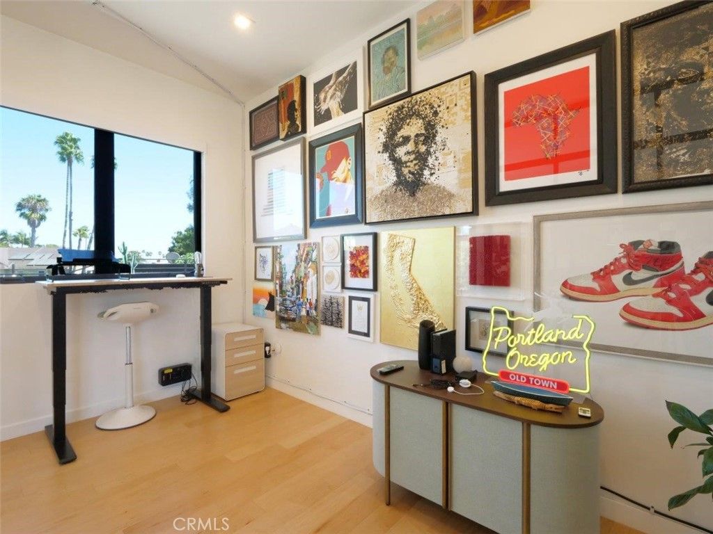 Image 26 of property listing at 4756 Keniston Avenue, Los Angeles, CA 90043