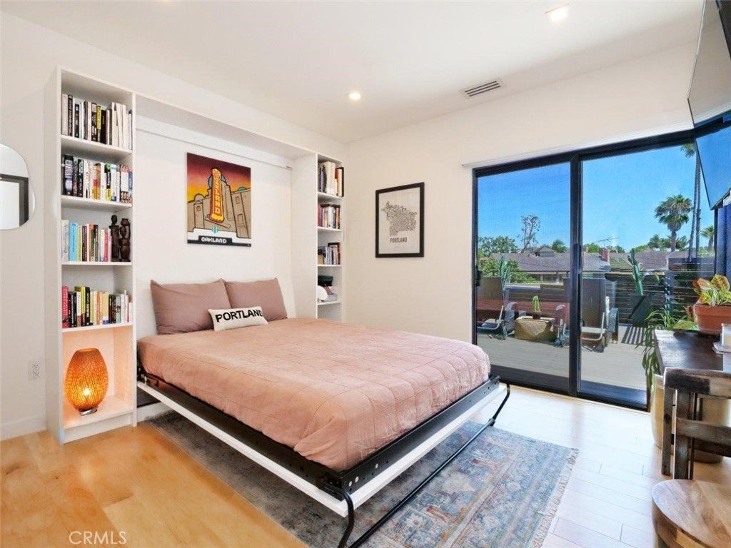 Image 36 of property listing at 4756 Keniston Avenue, Los Angeles, CA 90043