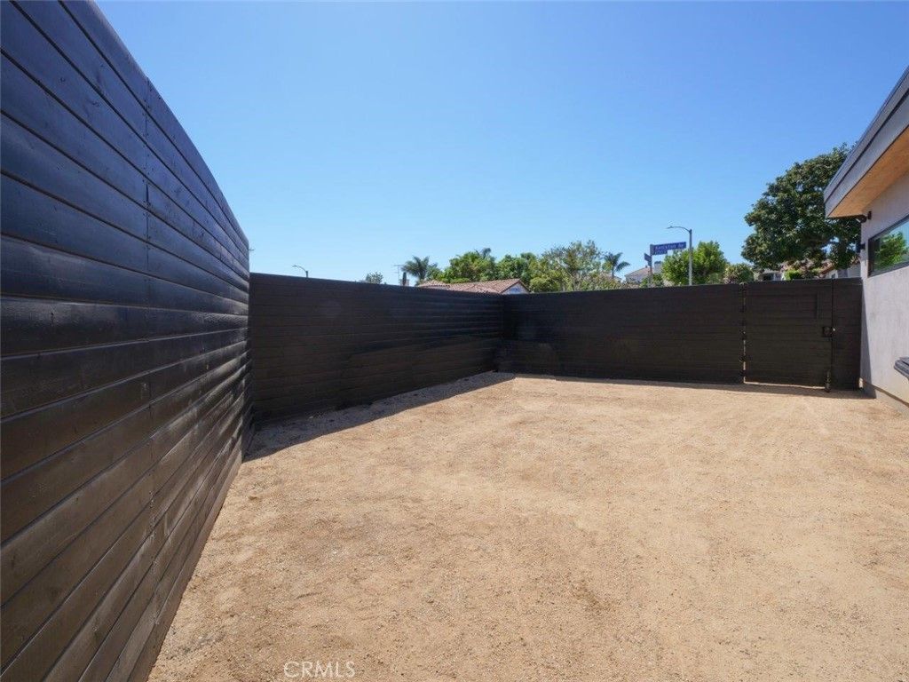 Image 54 of property listing at 4756 Keniston Avenue, Los Angeles, CA 90043