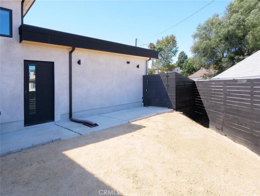 Image 55 of property listing at 4756 Keniston Avenue, Los Angeles, CA 90043