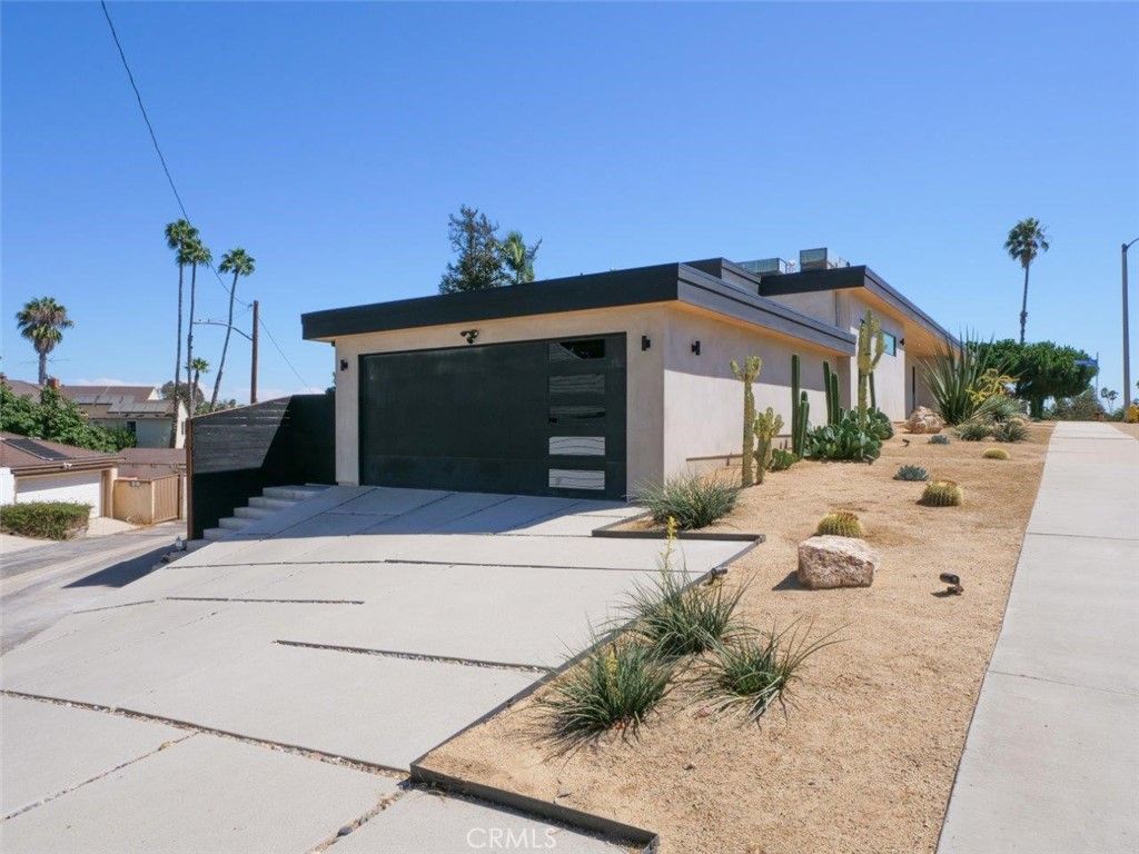 Image 57 of property listing at 4756 Keniston Avenue, Los Angeles, CA 90043