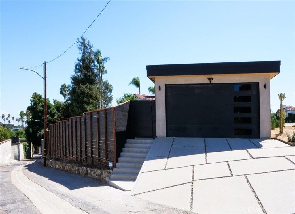 Image 58 of property listing at 4756 Keniston Avenue, Los Angeles, CA 90043