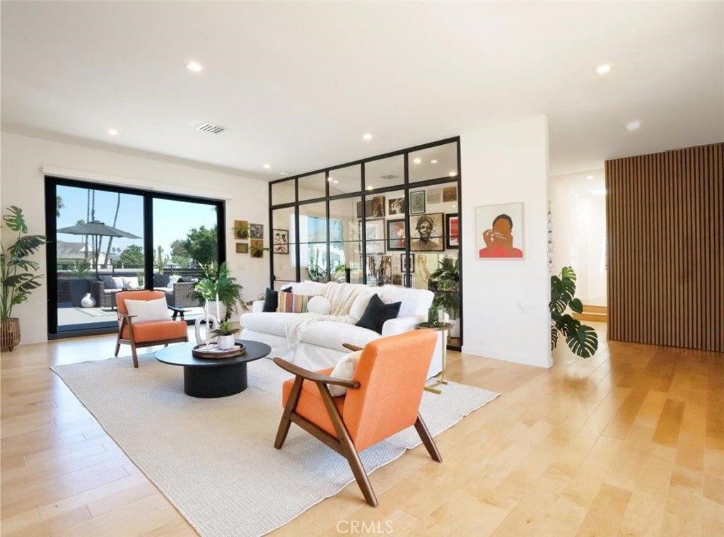 Image 6 of property listing at 4756 Keniston Avenue, Los Angeles, CA 90043