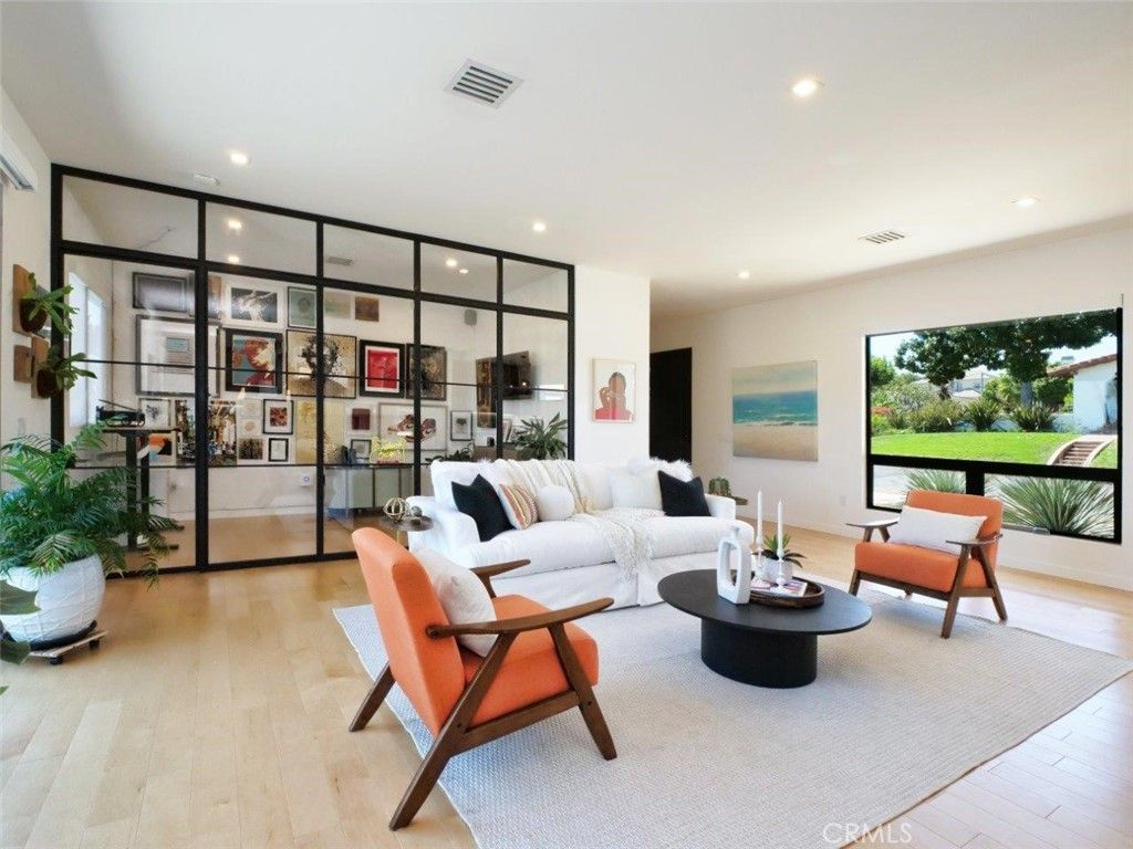 Image 7 of property listing at 4756 Keniston Avenue, Los Angeles, CA 90043