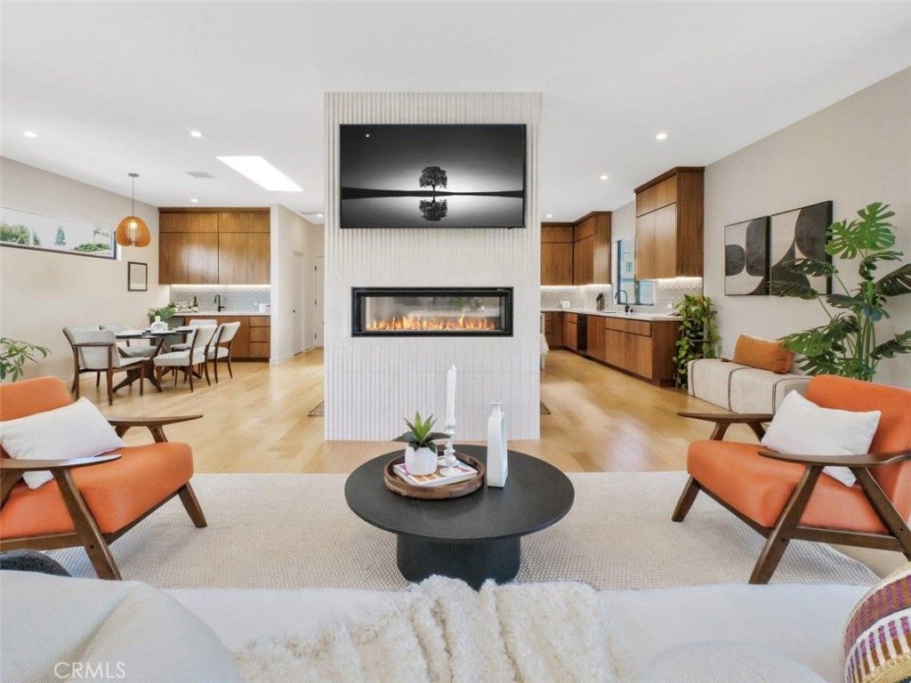 Image 8 of property listing at 4756 Keniston Avenue, Los Angeles, CA 90043