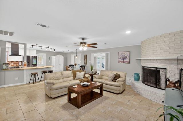 115 S Cedar Street, Lake Jackson, TX 77566