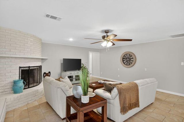 115 S Cedar Street, Lake Jackson, TX 77566