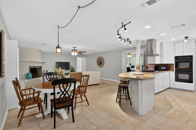 115 S Cedar Street, Lake Jackson, TX 77566