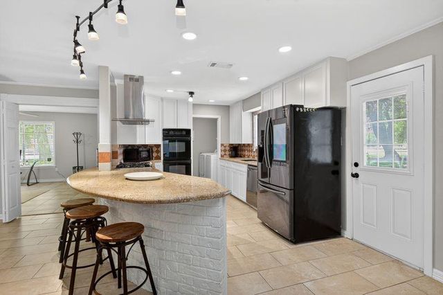 115 S Cedar Street, Lake Jackson, TX 77566