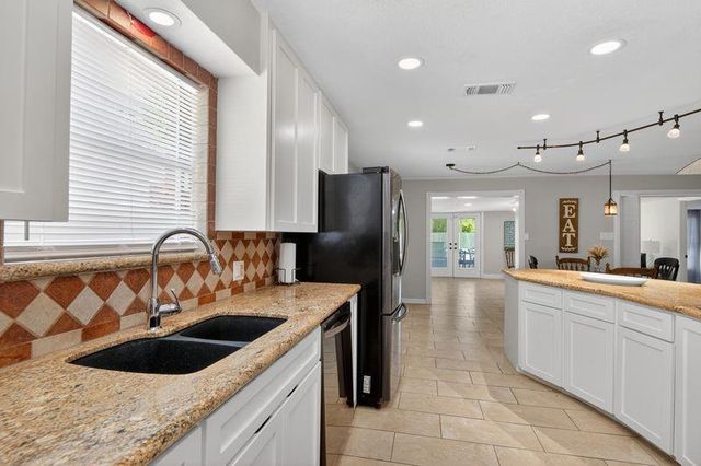 115 S Cedar Street, Lake Jackson, TX 77566