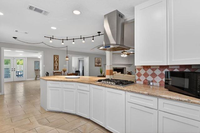 115 S Cedar Street, Lake Jackson, TX 77566