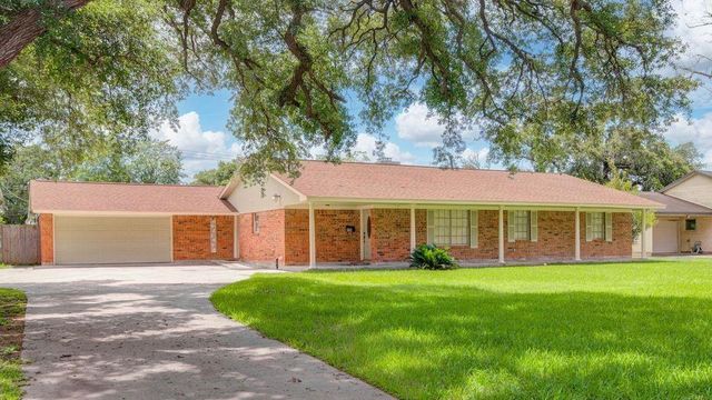 115 S Cedar Street, Lake Jackson, TX 77566