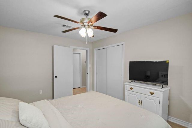 115 S Cedar Street, Lake Jackson, TX 77566