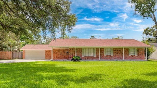115 S Cedar Street, Lake Jackson, TX 77566