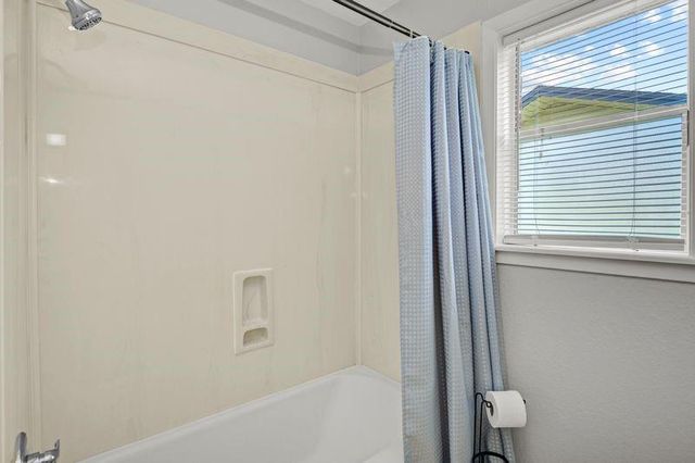 115 S Cedar Street, Lake Jackson, TX 77566
