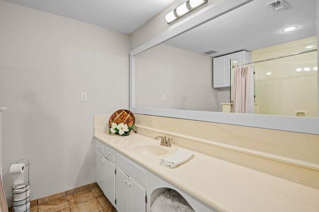 115 S Cedar Street, Lake Jackson, TX 77566