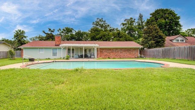 115 S Cedar Street, Lake Jackson, TX 77566