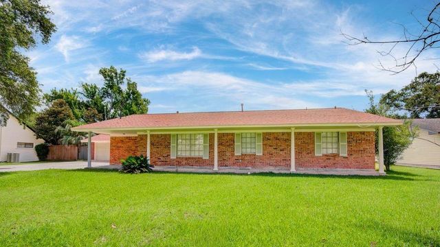 115 S Cedar Street, Lake Jackson, TX 77566