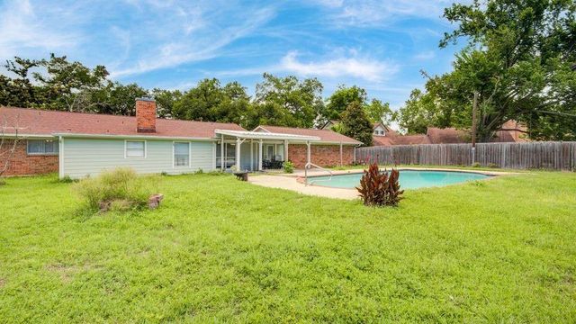 115 S Cedar Street, Lake Jackson, TX 77566