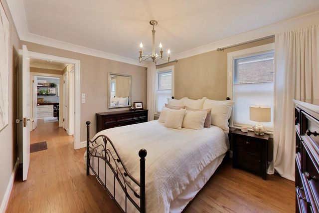 5042 N MELVINA Avenue, Chicago, IL 60630