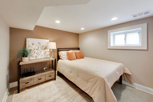 5042 N MELVINA Avenue, Chicago, IL 60630