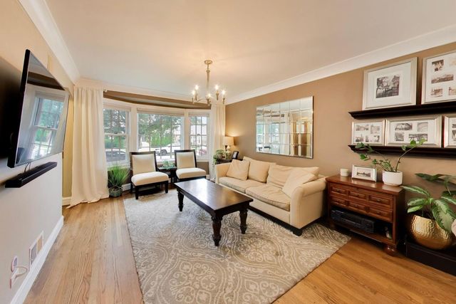 5042 N MELVINA Avenue, Chicago, IL 60630