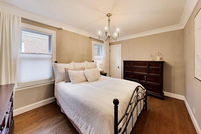 5042 N MELVINA Avenue, Chicago, IL 60630