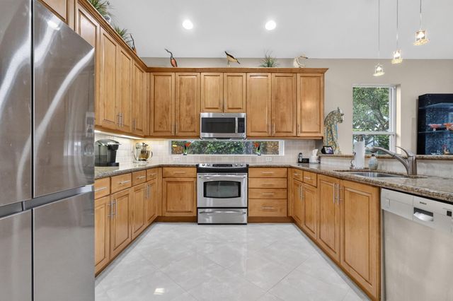 6550 Sand City Way, Delray Beach, FL 33446