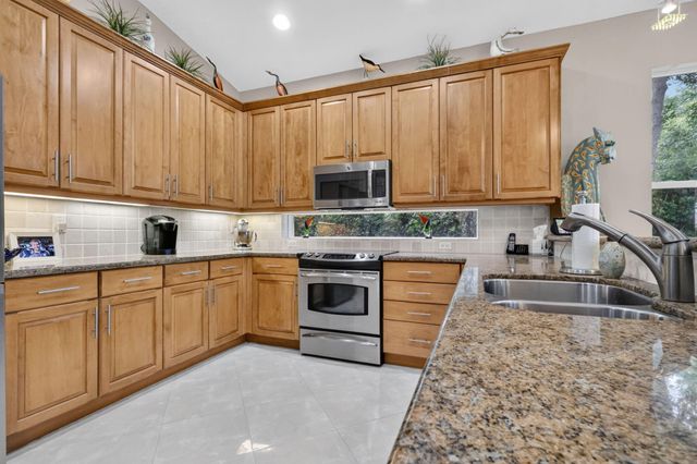 6550 Sand City Way, Delray Beach, FL 33446