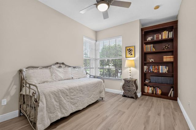 6550 Sand City Way, Delray Beach, FL 33446