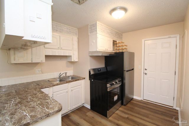 1608 Sunny Ridge Ln, Cantonment, FL 32533