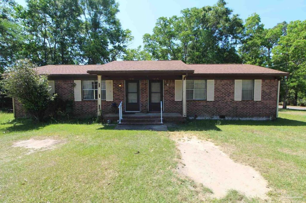 1608 Sunny Ridge Ln, Cantonment, FL 32533