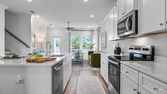 2123 Aqua St, Gulf Breeze, FL 32563