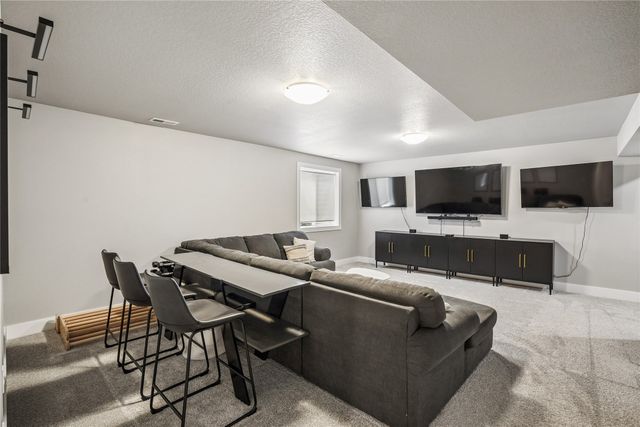 710 SE Drumlin Drive, Waukee, IA 50263