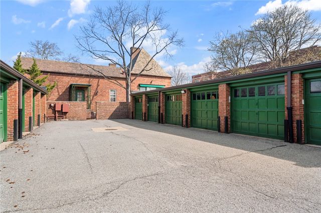 415 Bigham 23, Mt Washington, PA 15211