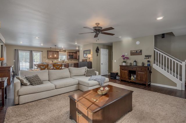 1821 OSBORN COURT, North Pole, AK 99705