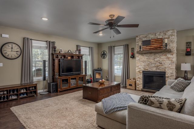 1821 OSBORN COURT, North Pole, AK 99705