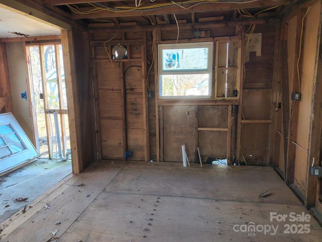 28 Pearl Street, Black Mountain, NC 28711