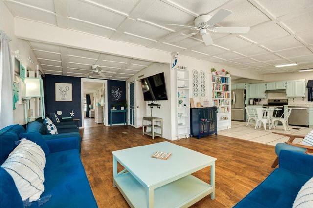 922 Seashell Drive, Freeport, TX 77541