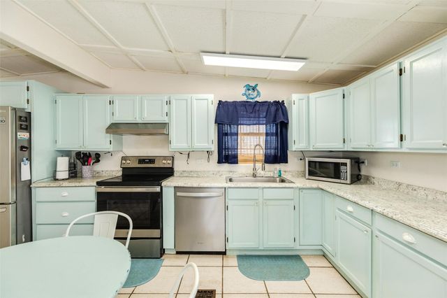 922 Seashell Drive, Freeport, TX 77541