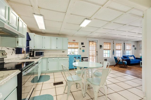 922 Seashell Drive, Freeport, TX 77541