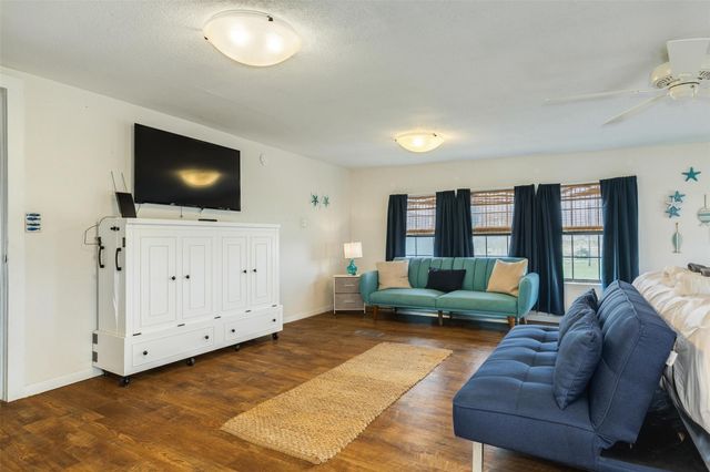 922 Seashell Drive, Freeport, TX 77541