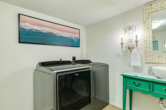922 Seashell Drive, Freeport, TX 77541